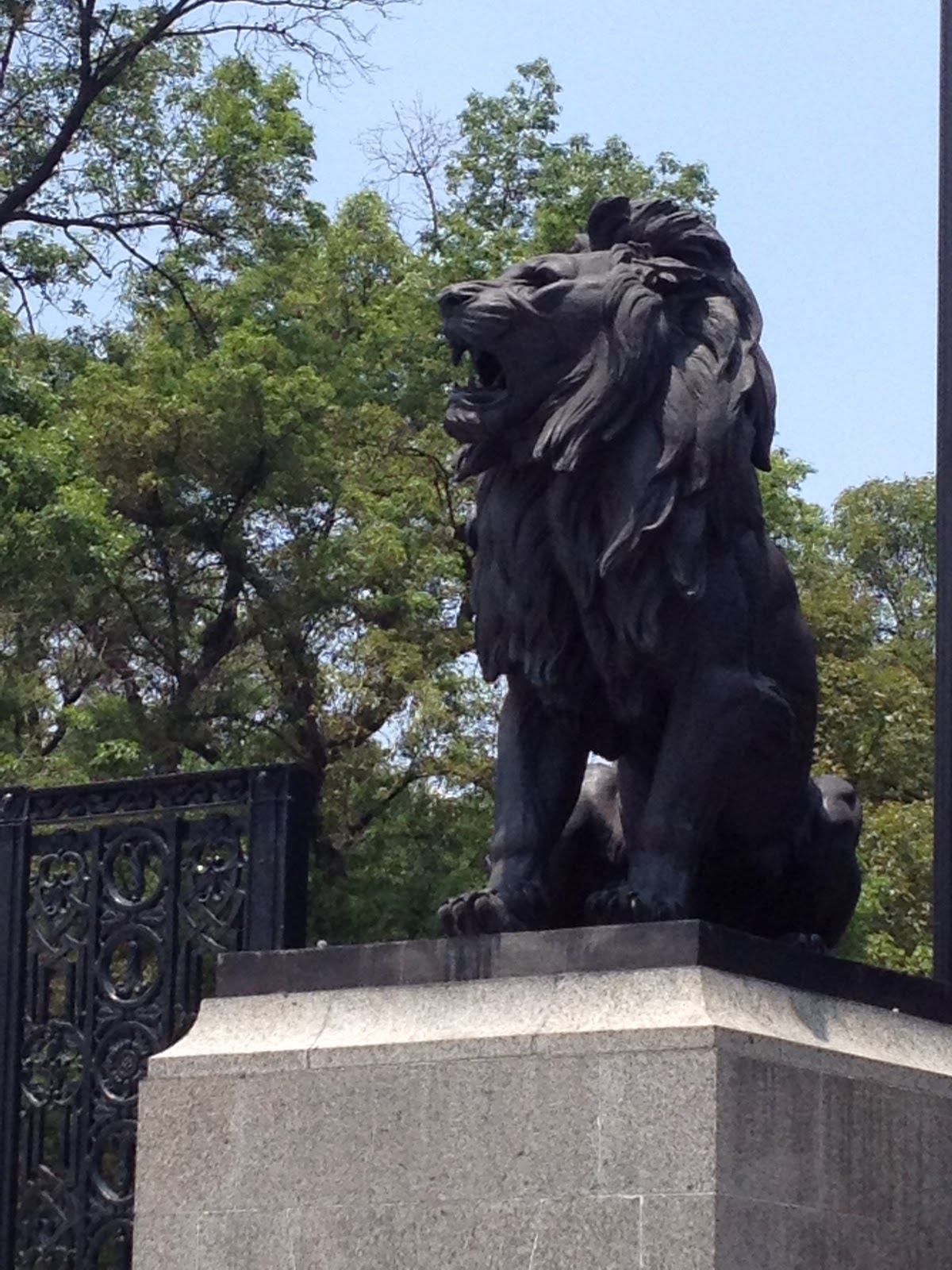 PUERTA MONUMENTAL DE LEONES - Pro Bosque Chapultepec