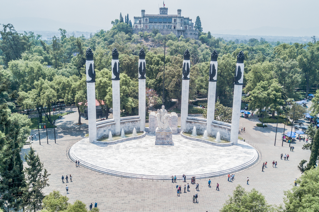Descubre la sorprendente historia de Chapultepec en septiembre 1 Altar a la Patria Chapultepec en septiembre